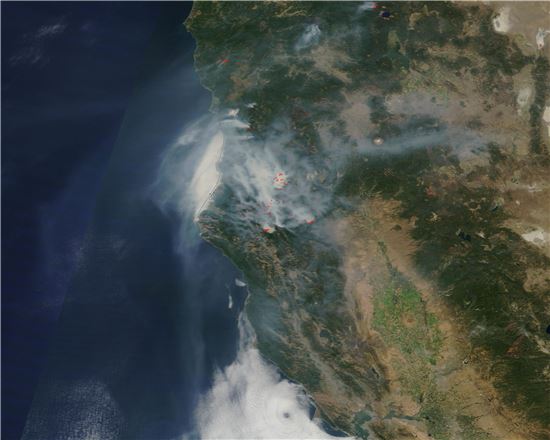 ▲테라 위성이 캘리포니아 산불 현장을 포착했다.[사진제공=NASA]