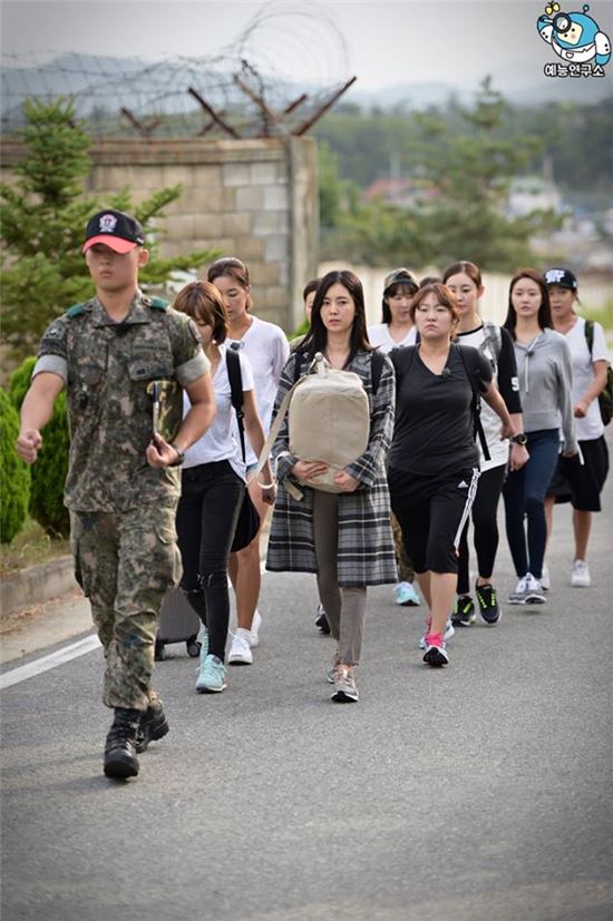 '진짜사나이' 여군특집 3기 훈련소 입소…1·2탄보다 많은 10명 섭외 이유는