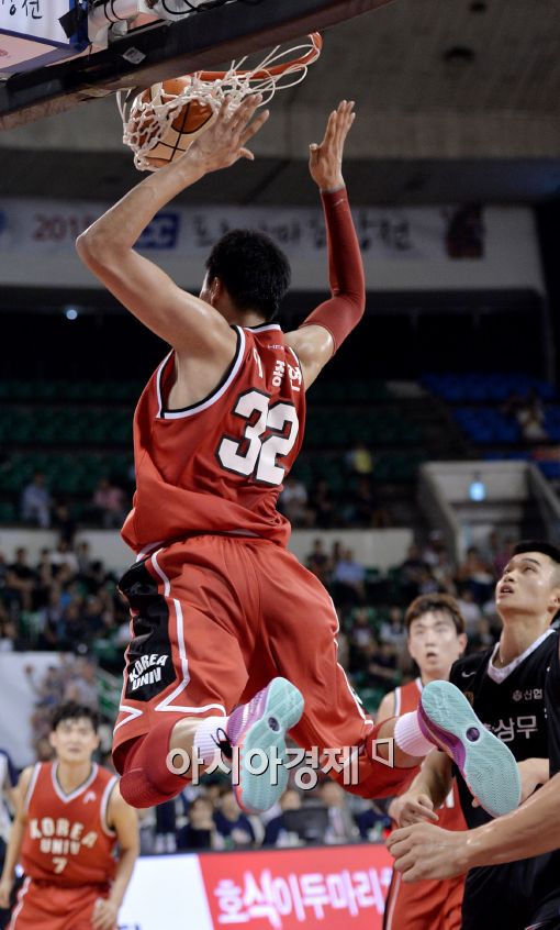 [포토]이종현, '농구의 묘미는 덩크슛!'