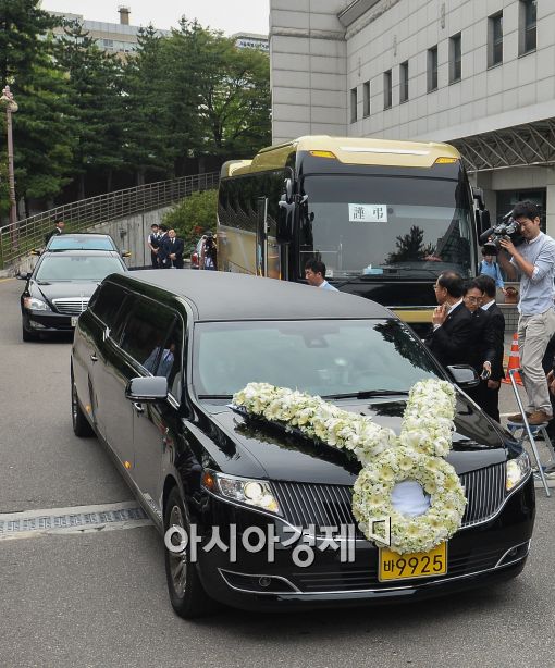 [포토]떠나는 고 이맹희 CJ 명예회장 운구차량 