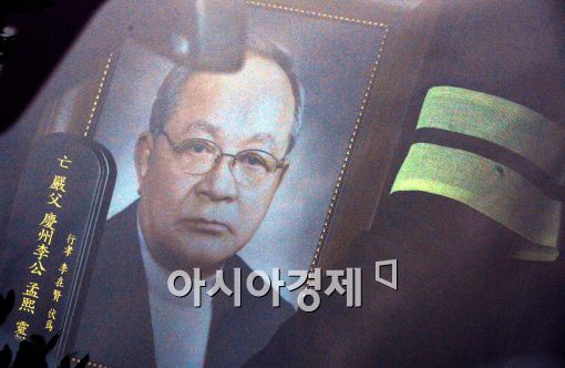 [포토]떠나는 故 이맹희 CJ명예회장 영정사진