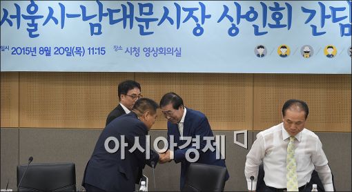 [포토]남대문시장 상인 만나는 박원순 시장
