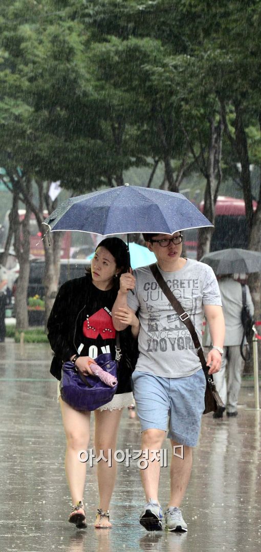 [포토]'갑자기 내린 소나기'