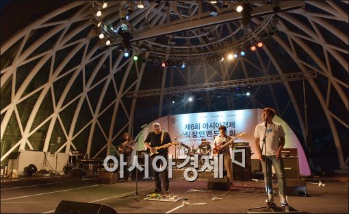 [포토]직장인밴드, 환상의 무대 연출하는 서울상경음악단