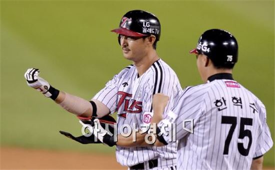 [포토]박용택, '오늘 3안타 경기야!'