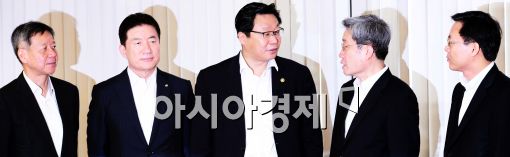 [포토]주형환 기재부 1차관, 거시경제 금융회의 참석