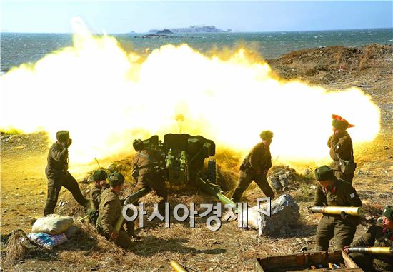 현재 남북간 포격 교전을 계기로 '준전시상태'를 선포한 북한이 화력 부대를 전방으로 이동 배치하고 화력을 강화하고 있는 것으로 알려졌다. 