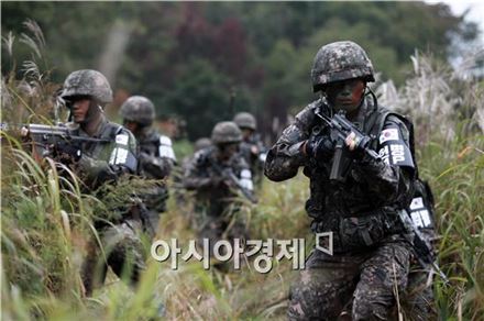 북한, 76.2㎜ 견인포 DMZ 내 배치…후방지역 포병부대도 준비 태세