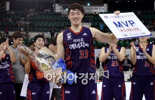 [포토]이승현, '프로-아마 농구최강전 MVP'