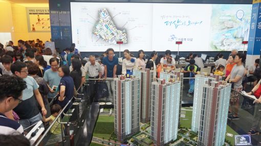 '기흥역 더샵' 견본주택에 사흘간 2만3천여명 방문