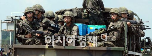 [포토]긴장감 속으로 통일대교…'남북관계는 어떻게?'