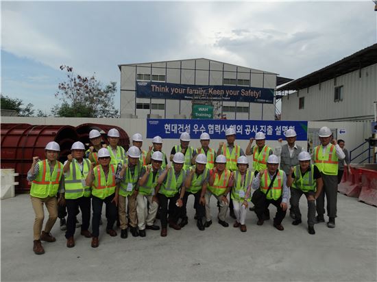 현대건설은 지난 5월 우수 협력사 임직원을 초청해 싱가포르 마리나사우스 복합개발현장을 견학시키고 노하우를 전수했다.