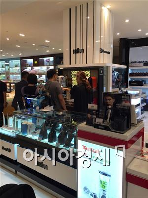 [르포]경제 불황 '결혼 풍속도' 바꿔…"다이아 대신 커플링"