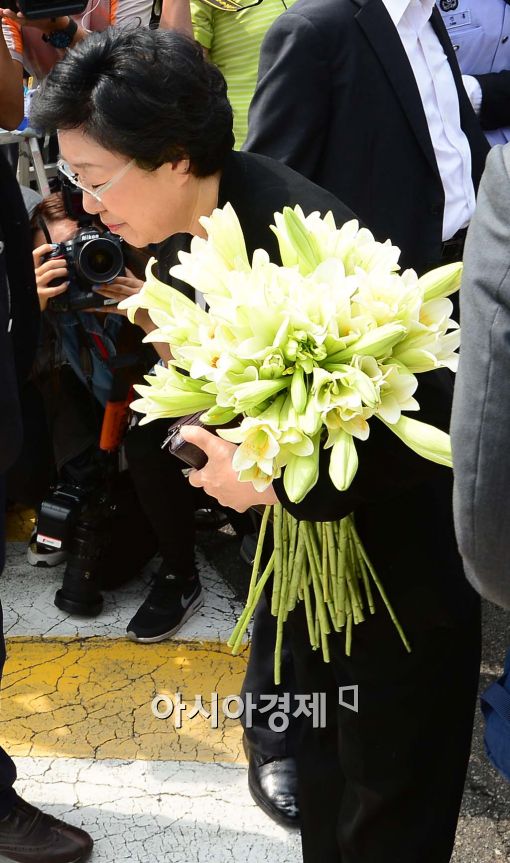 [포토]고개 숙인 한명숙 전 총리 