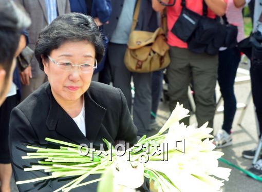 [포토]구치소로 향하는 한명숙 전 총리 