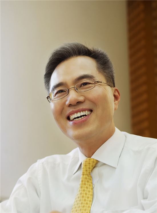 하영구 “금융지주회사법 지주 회장과 행장 알력 원인…손질해야”