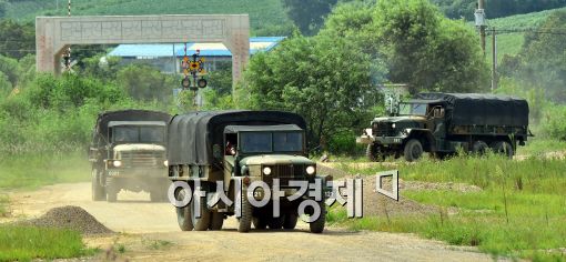 [포토]긴장감 맴도는 연천....이동하는 군용차량들