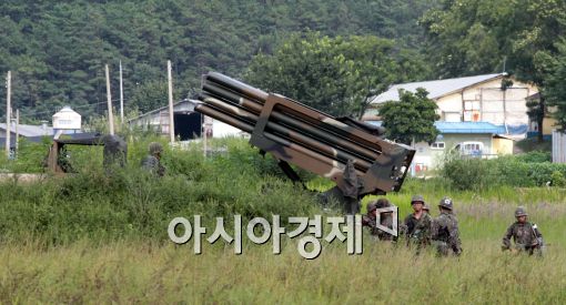 [포토]설치되는 다연장 로켓포