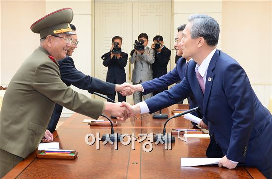 김관진, 남북 협상장서 '全軍 지휘경험' 꺼내며 北 압박