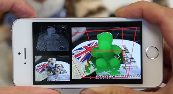 아이폰으로 곰인형을 스캔하면 자동으로 3D입체 화면으로 구현한다.(사진=MS)