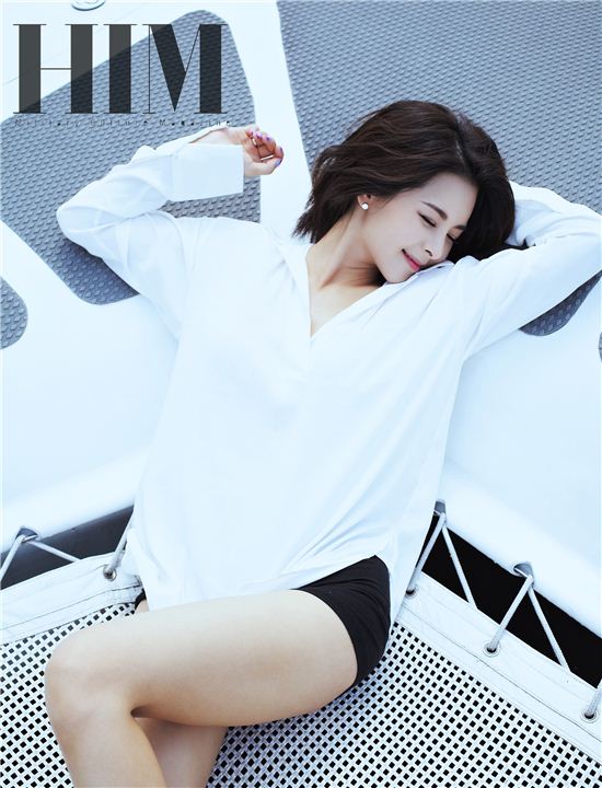 [포토] 김소정, 남자들의 로망 흰 셔츠만 입고…'섹시'