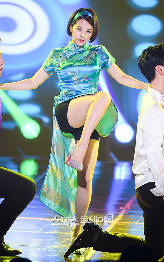 [포토] 김소정, 아찔한 치파오 입고 하이킥!