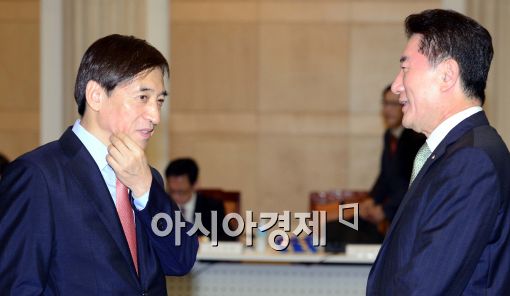 [포토]이주열-장병화, '무슨 대화 중?'