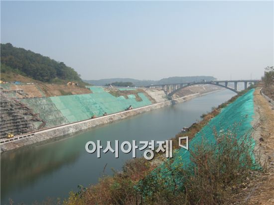 숟가락 얹자는 수공, 튕기는 서울시…한강에 무슨 일이?