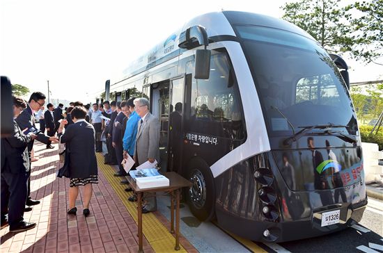 인천 청라국제도시에  신교통수단 ‘바이모달트램’ 시범 운행