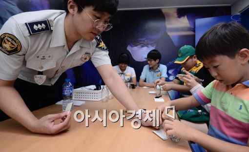 [포토]경찰관과 함께 하는 과학수사 체험