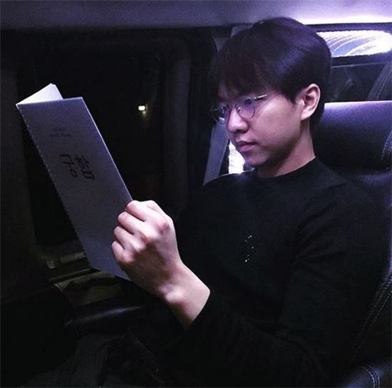 이승기, '천재 궁합가' 역할 위해 대본 연습 꼼꼼히
