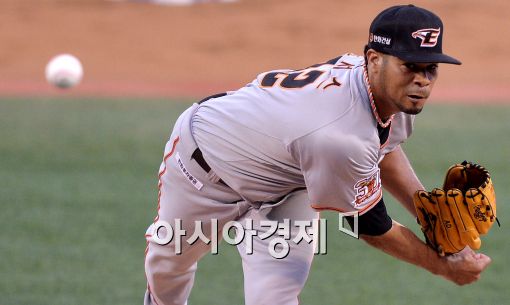 [포토]한화 로저스, '4이닝 노히트 진행중'