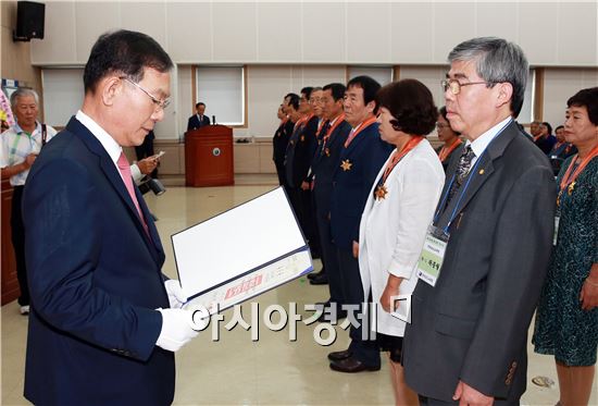 전남도교육청, 2015년 8월말 퇴직교원 훈·포장 전수