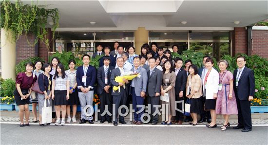 2015 유네스코 한·일교사대화 프로그램에 참가한 일본교직원 한국방문단이 27일부터 29일까지 전남도교육청(교육감 장만채)을 방문했다.
