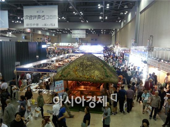30일 경기도 일산 킨텍스에서 열린 동아전람 MBC건축박람회에서는 난방기기 제조업체들의 신제품 경쟁이 치열했다. 
