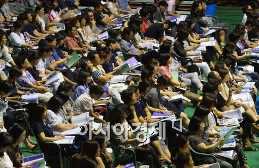 '수능D-3' 강남에 입시전문 점집 성업…절·교회도 학부모 물결