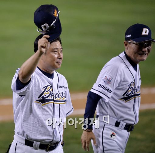[포토]김태형 감독, '끝내기 승리로 3연승!'