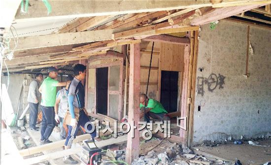 완도군 고금청년회, 집수리 봉사활동 구슬땀 흘려