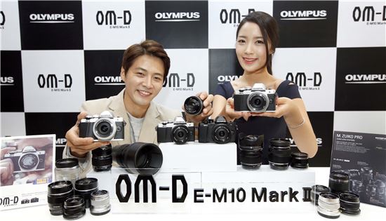 "일상용 카메라 수준 높였다" 올림푸스 OM-D E-M10 마크II 공개