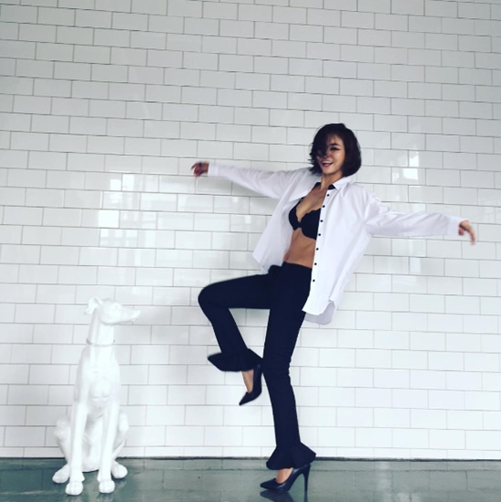 [포토] 진재영, 흰셔츠 속 아찔한 볼륨감 