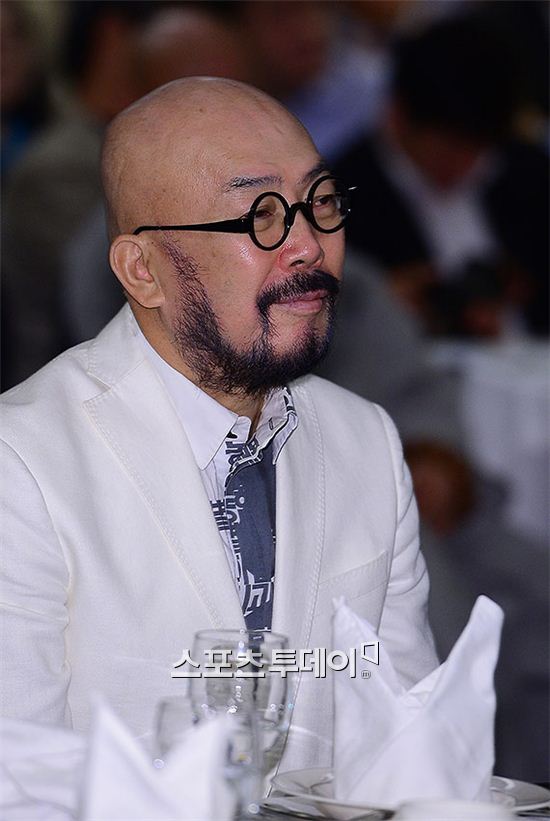 디자이너 이상봉 '열정페이' 고발하다 저작권 위반한 30대 男 벌금형