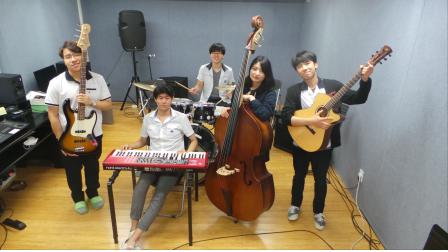 문화예술정보학교 실용음악과 학생들 