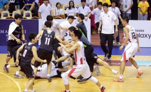 한국·중국 농구팀, 경기 중 집단 난투극…무슨 일?