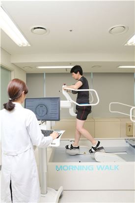 현대重, 재활훈련용 의료 로봇 '모닝워크' 첫 선