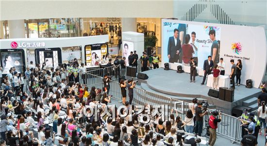 [포토] 중국 K-뷰티쇼 참석한 김수현 팬사인회 '인산인해' 
