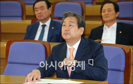 [포토]양극화 토론회 참석한 김무성 대표