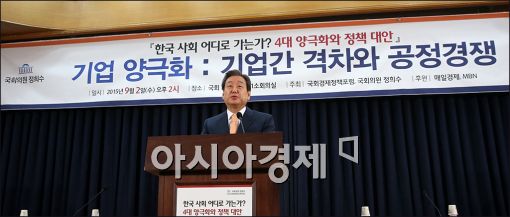 [포토]인사말하는 김무성 대표