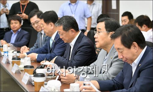 [포토]발언하는 김정훈 정책위의장