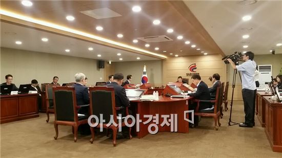 SKT, 10월1~7일 영업정지…"시장·단통법 고려"(종합)