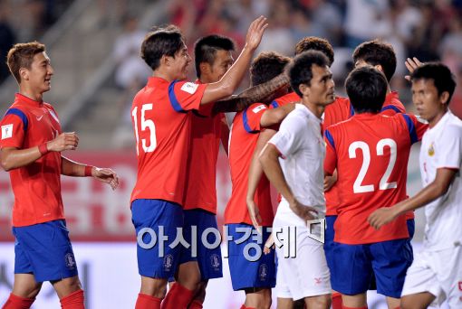 [포토]추가골 기쁨 나누는 축구대표팀